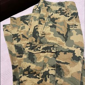 Men’s Levi camo pants